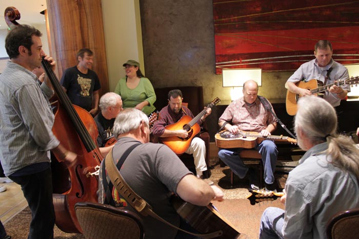 Live impromptu jam session in the hotel hallway | Bellevue.com