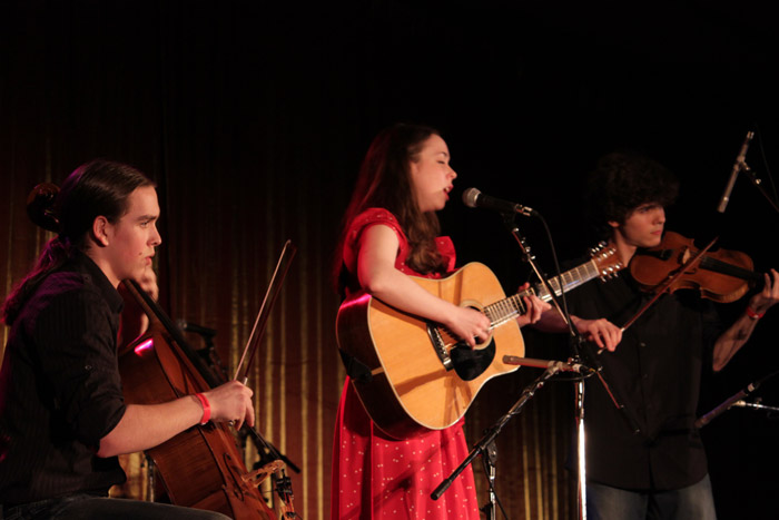 Sarah Jarosz with Alex Hargreaves and Nathaniel Smith - live in concert | Bellevue.com
